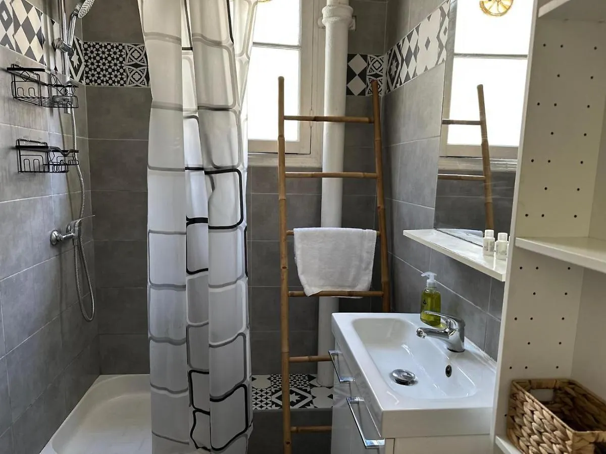 Appartement 600M Port, Tramway, Clim, Wifi à Nice France