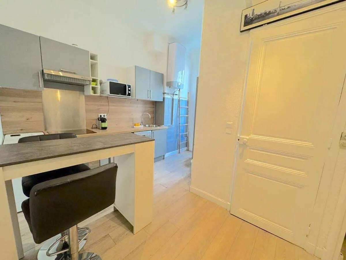 Appartement 600M Port, Tramway, Clim, Wifi à Nice 0*,