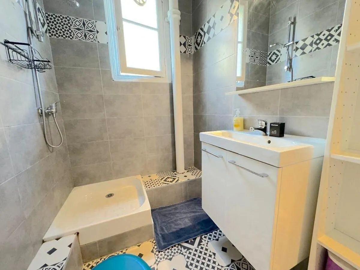 Appartement 600M Port, Tramway, Clim, Wifi à Nice 0*,  France
