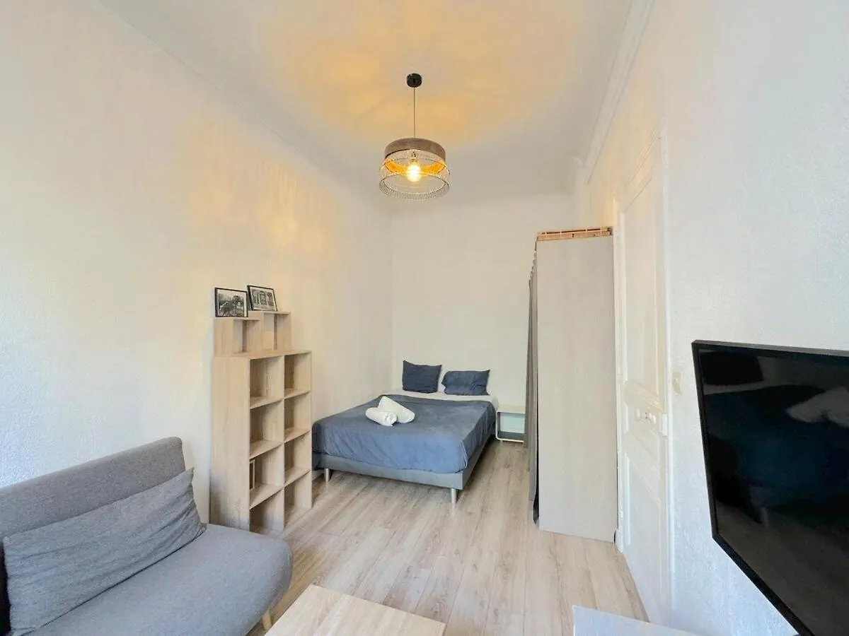 Appartement 600M Port, Tramway, Clim, Wifi à Nice France