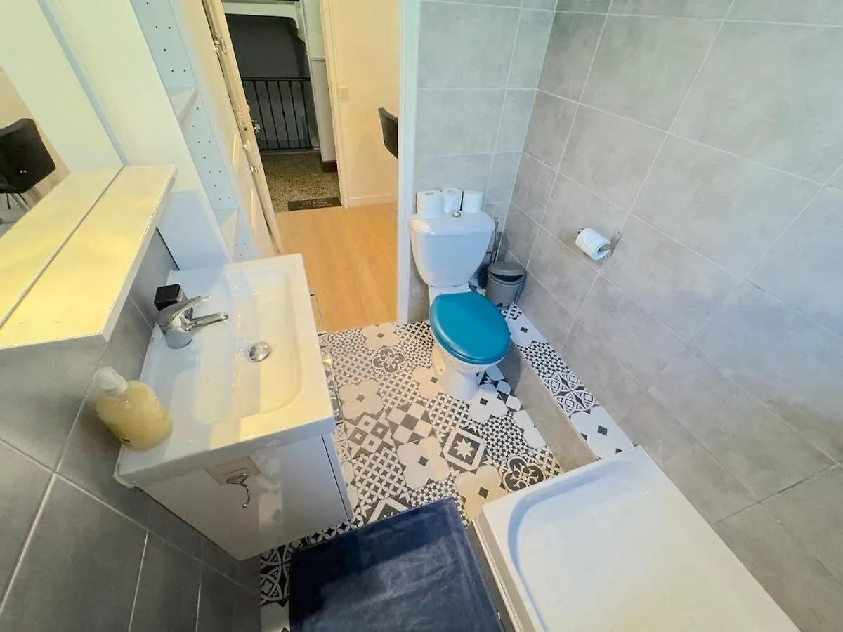 Appartement 600M Port, Tramway, Clim, Wifi à Nice 0*,