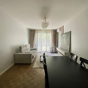 Grand Appart Climatise Avec Parking Appartement